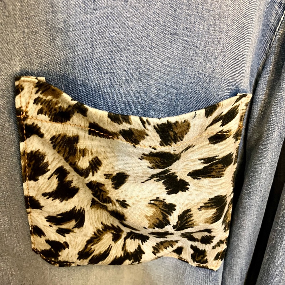 Casual Denim Shirt with Leopard Accents - Picture 4 of 5